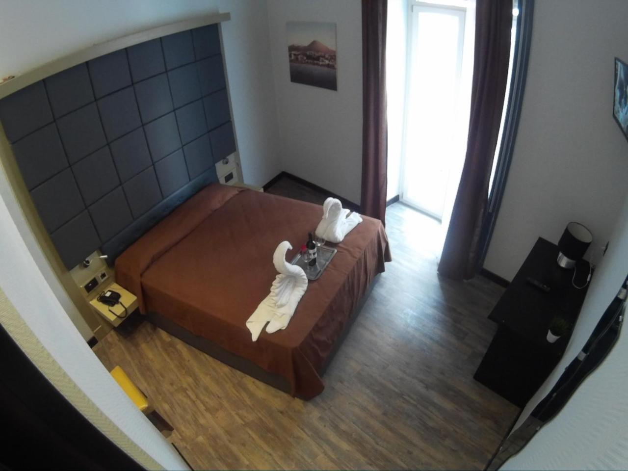 נאפולי Dolce Vita Rooms & Breakfast מראה חיצוני תמונה