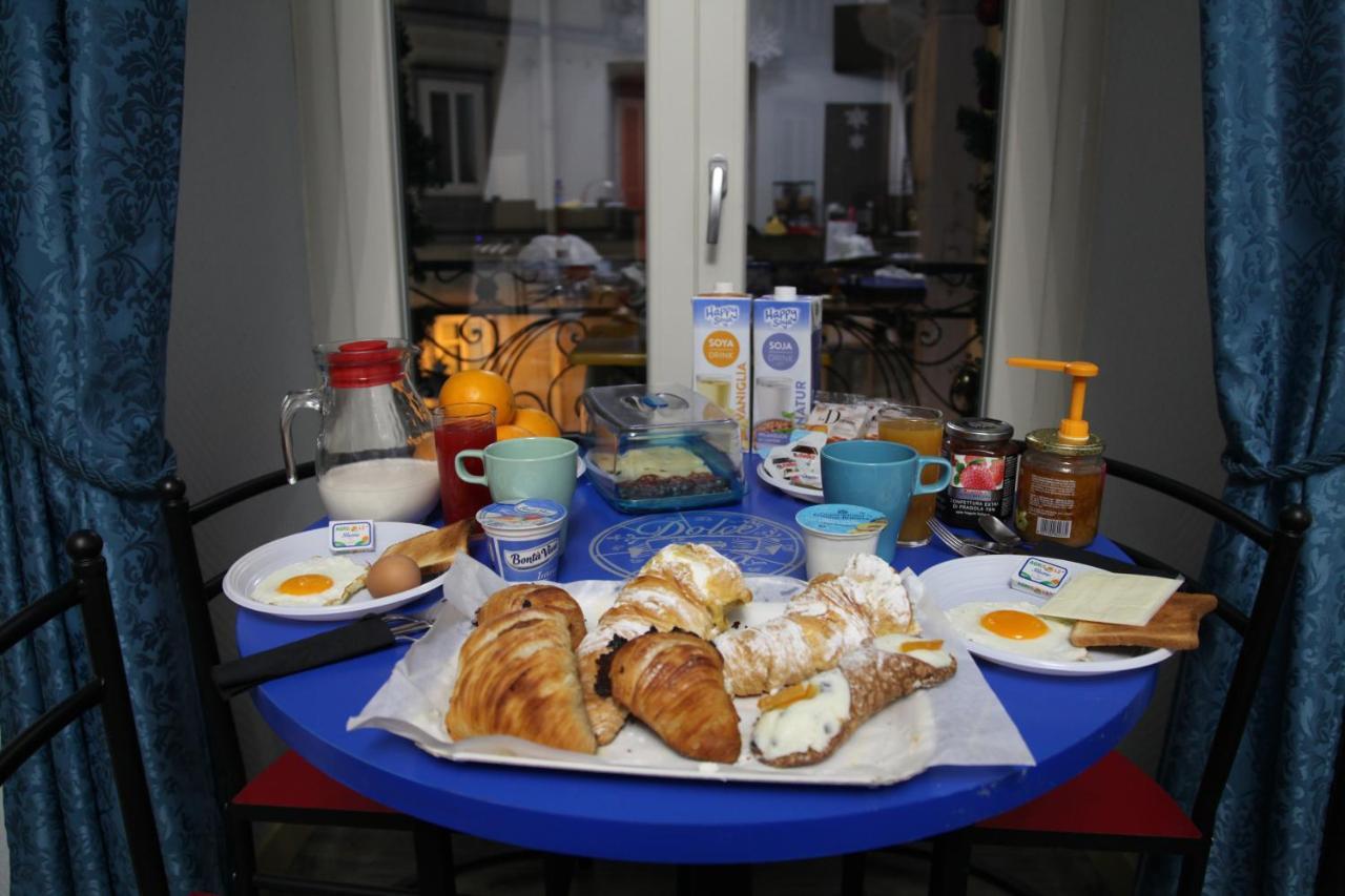 נאפולי Dolce Vita Rooms & Breakfast מראה חיצוני תמונה